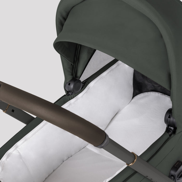Silver Cross Breez Bassinet - Coming Soon!